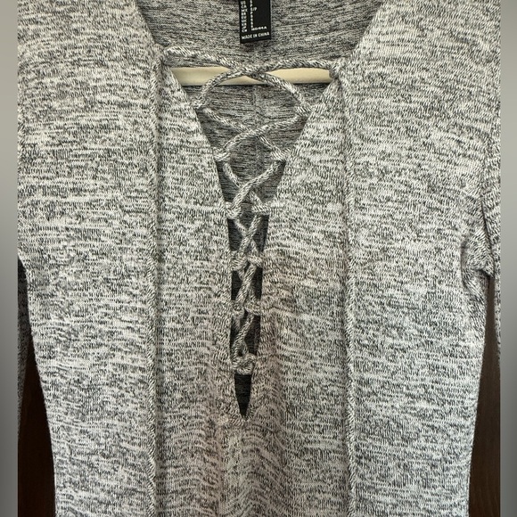 Forever 21 Gray Lace-Up Long Sleeve Bodysuit Size S NWOT - Picture 4 of 7